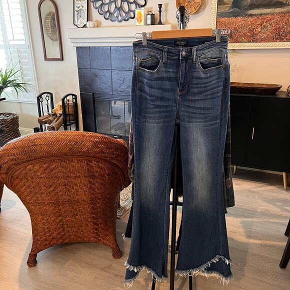 Judy Blue Jeans Womens Size 7/28 Medium Wash Tulip Raw Hem Cotton Blend - Picture 15 of 16